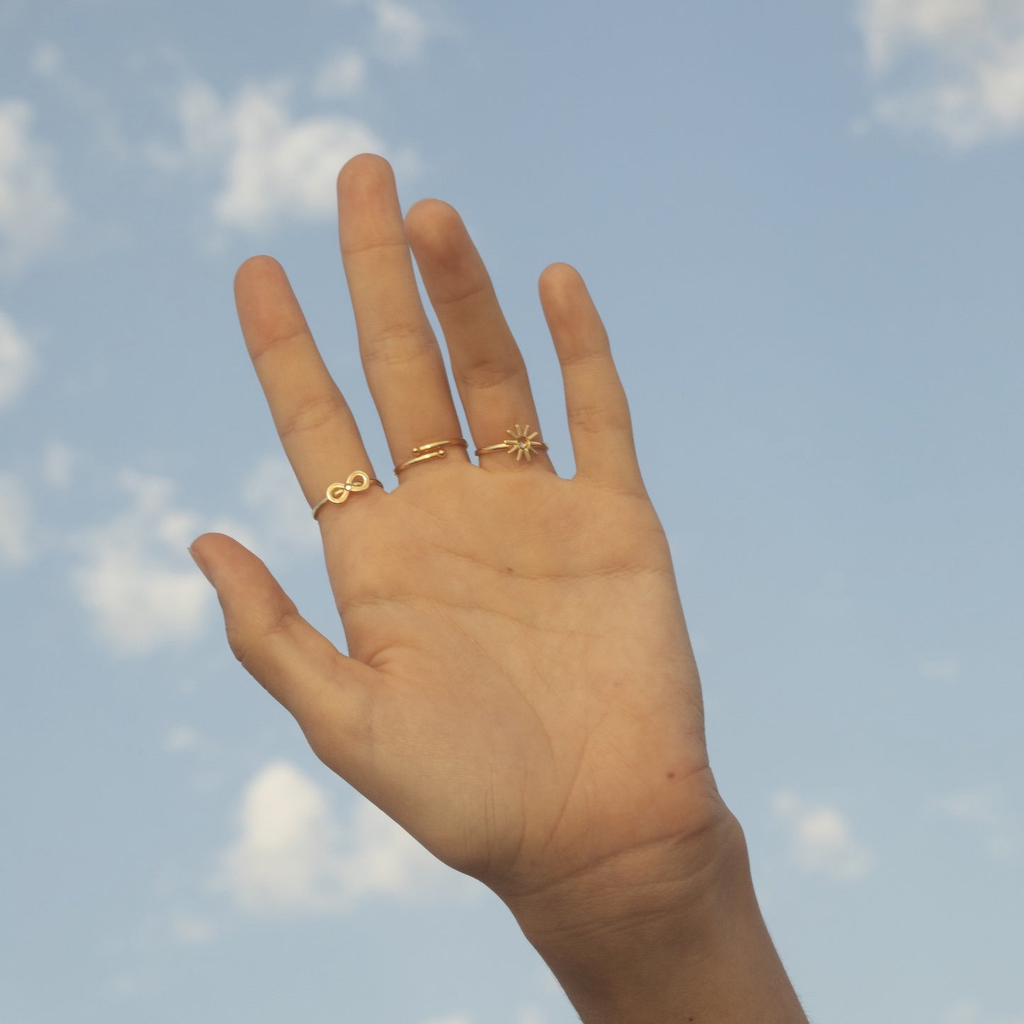 Anillo ajustable infinito cristal blanco en Plata de Areca