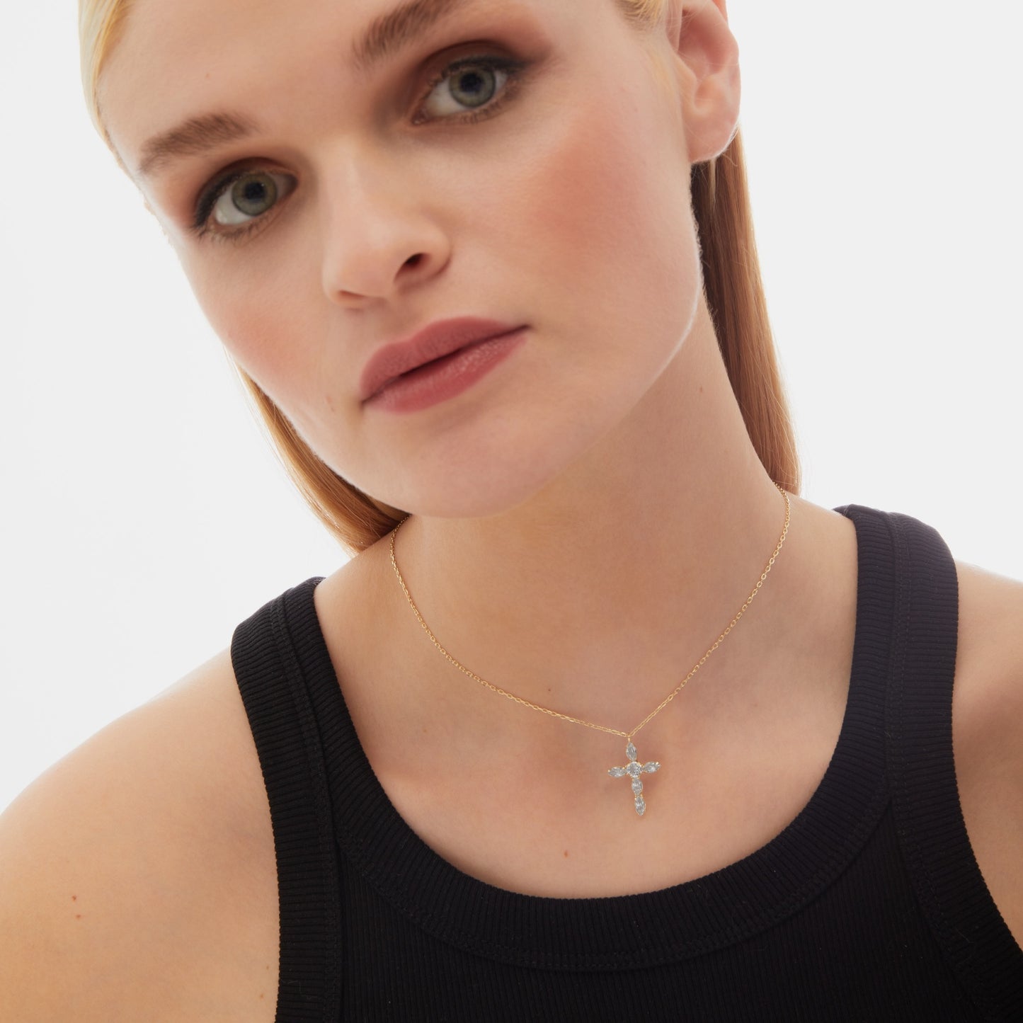 Gold plated Sterling Silver Short necklace cross crystal from Arisa