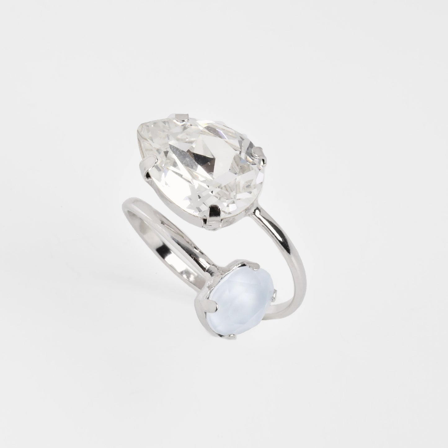 Anillo ajustable lágrima cristal blanco en Plata baño rodio de Blooming