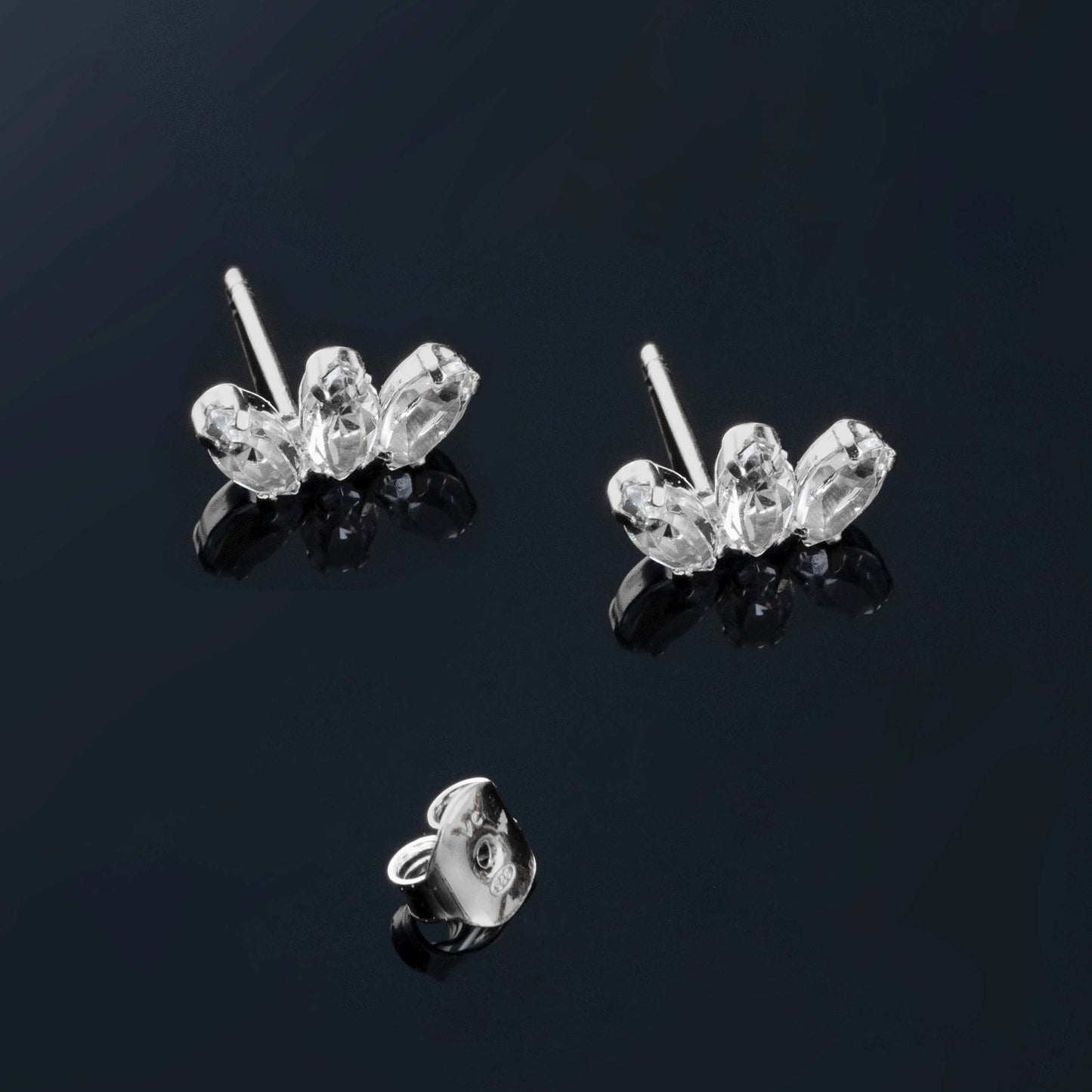 Rhodium Plated Sterling Silver Short earrings leaf crystal from Las Estaciones