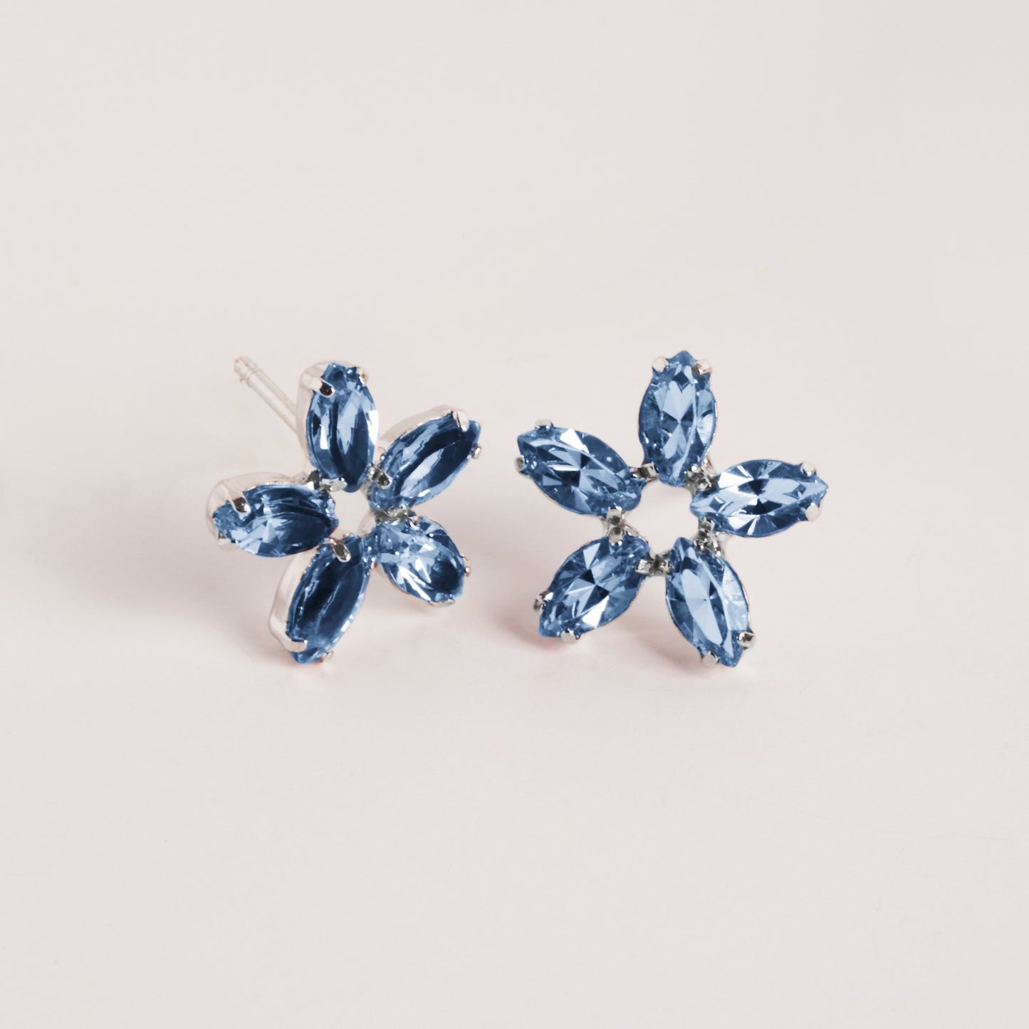 Rhodium Plated Sterling Silver Short earrings flower crystal from Las Estaciones