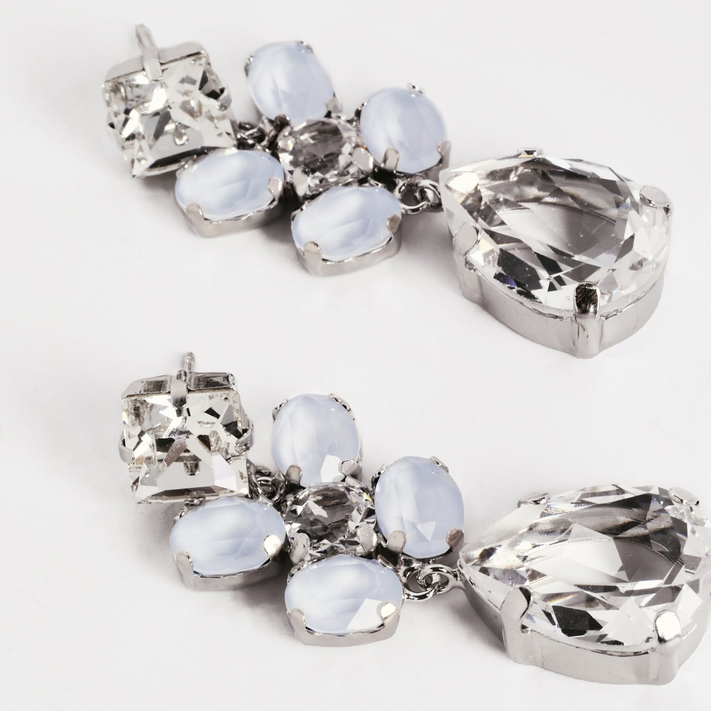 Pendientes largos flor cristal blanco en Plata baño rodio de Blooming