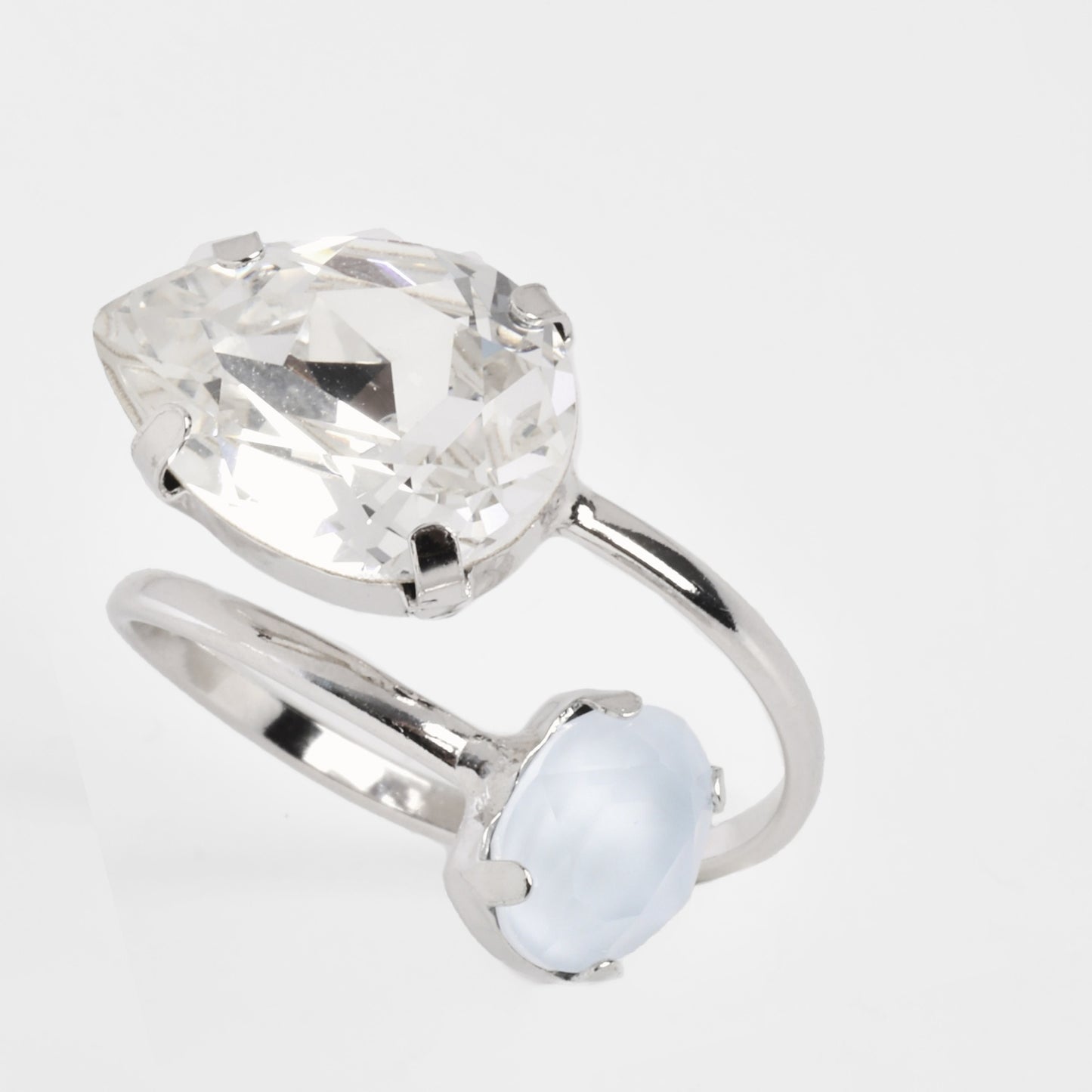 Anillo ajustable lágrima cristal blanco en Plata baño rodio de Blooming